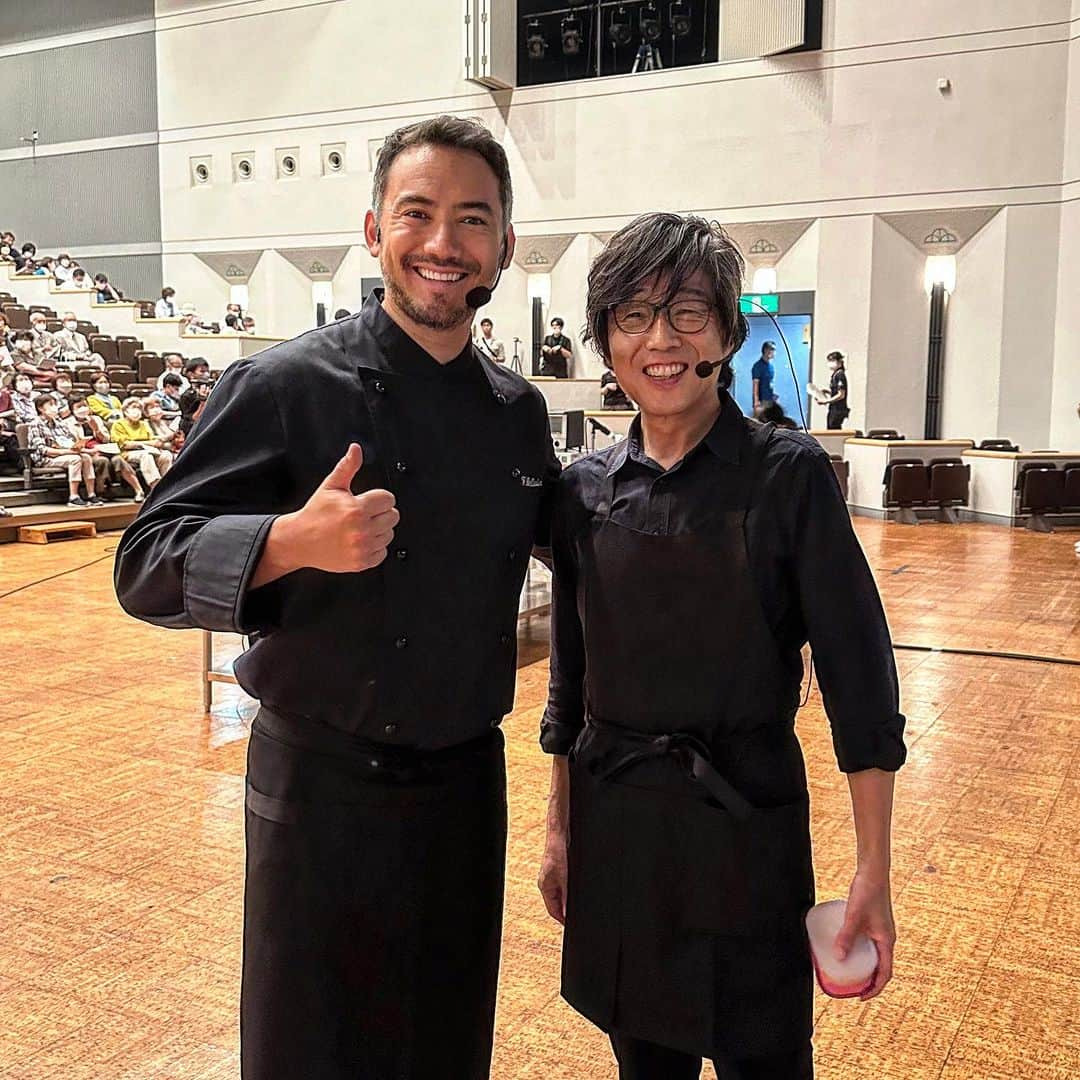 ベリッシモ・フランチェスコさんのインスタグラム写真 - (ベリッシモ・フランチェスコInstagram)「Great food event in Masaki, Ehime❤️ 松前町健康づくりフォーラムではだか麦やはだか麦味噌を使った新感覚の美味しいイタリア料理を紹介させていただきました！感謝❤️🇯🇵🇮🇹 Grandissimo evento sul cibo nella cittadina di Masaki👨‍🍳 #ベリッシモ #料理研究家 #料理研究家ベリッシモ #イタリア料理 #松前町 #松前町グルメ #松前町健康づくりフォーラム #イタリアンシェフ #イタリア料理人 #イタリア料理研究家 #イタリア料理研究家ベリッシモフランチェスコ #南海放送 #中村和憲 #真鍋摩緒 #イケメンシェフ #イケメン料理研究家 #イケオジ料理研究家ベリッシモフランチェスコ #イケメン料理研究家ベリッシモフランチェスコ #francescobellissimochef #cheflife #tvchef #italianchef #celebritychef #masaki #coattoromanoaehime #cucinaitaliana #divulgazioneculturale #ehime #foodevent #おいしい」9月4日 8時17分 - bellissimoyoshi