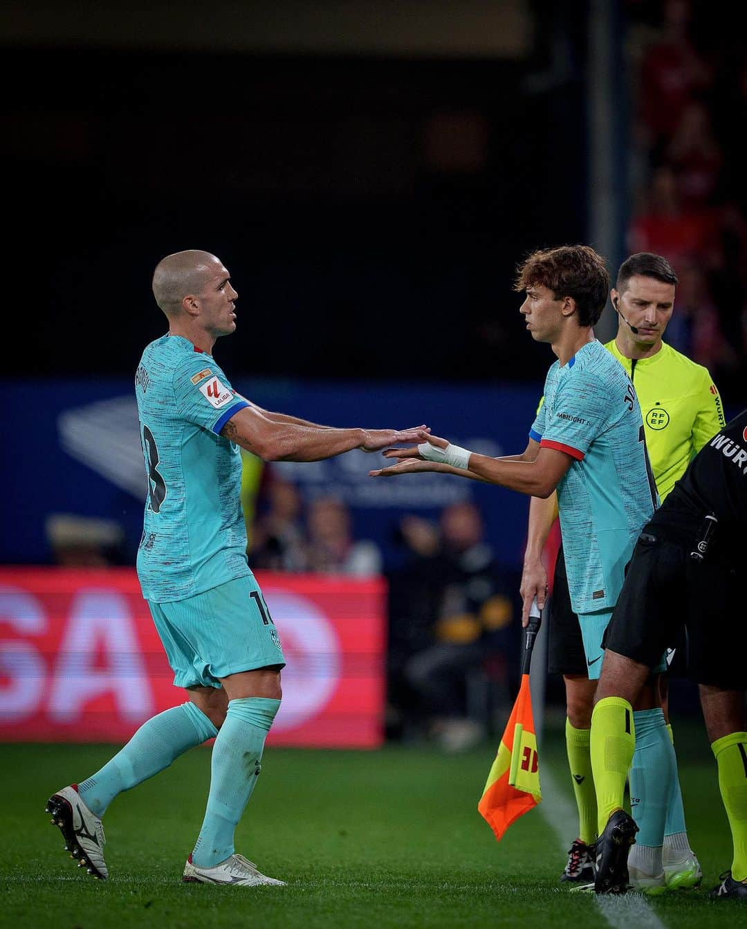 ジョアン・フェリックスのインスタグラム：「Muy feliz con el debut y la victoria.  Seguir trabajando, vamos equipo 🔵🔴 @fcbarcelona」