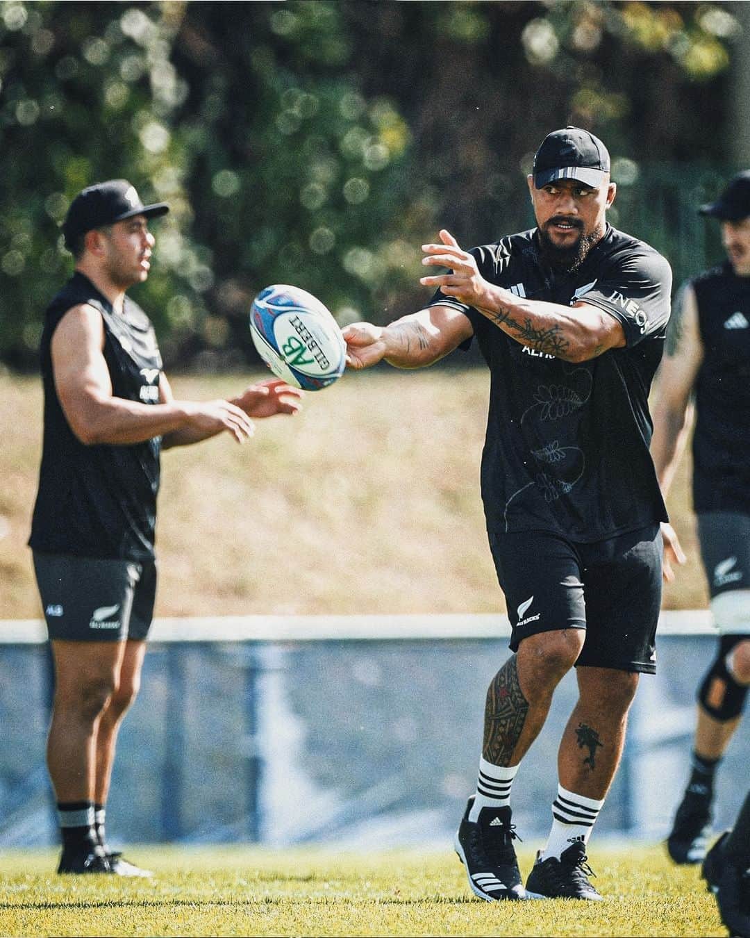 Super Rugbyのインスタグラム：「Countdown is on.  Super Rugby Pacific stars putting in the work ahead of kick-offs in France 🇫🇷  📸 @allblacks, @wallabies, @fijirugbyunion, @manu.samoa」