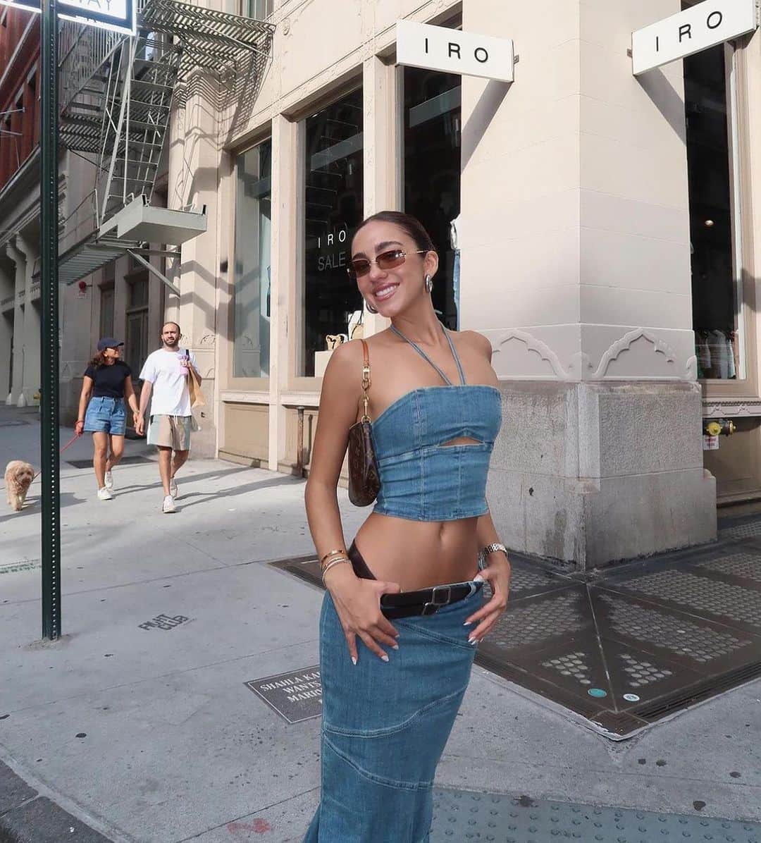tiger Mistのインスタグラム：「Our girl, @luanabarron stuns in the Adriene Top + Skirt. Now 30% OFF! ♡」