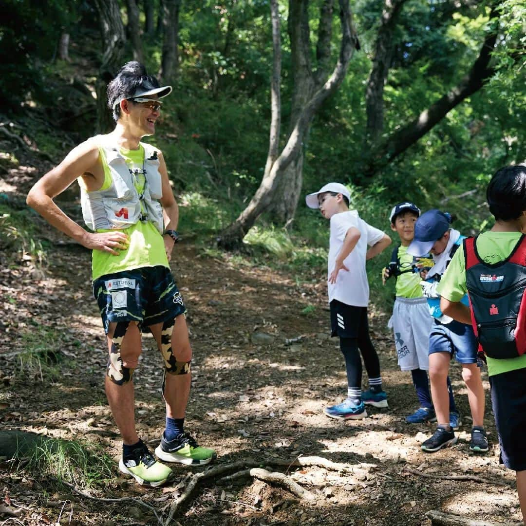 鏑木毅さんのインスタグラム写真 - (鏑木毅Instagram)「先日のTHE NORTH FACE『FAMILY TRAIL RUNNING』本当にいい時間でした。 ほとんどの子がトレーニングは初めての経験。 この日何を感じ そして どんな風に成長して行くのかイベントが終わった後も 心がほっこりする時間が続きます。 そのイベントの記事を是非ともご覧下さい！ https://www.goldwin.co.jp/tnf/run/columns/family-trail-running-01/ #thenorthfacejapan #tnf_flighttokyo #tnfjp #thenorthfaceathlete #thenorthface #tnf #tnfsphere #neverstopexploring #goldwin #gontex #essサングラス #アスタビータスポーツ #トレイルランニング」9月4日 8時44分 - tsuyoshikaburaki