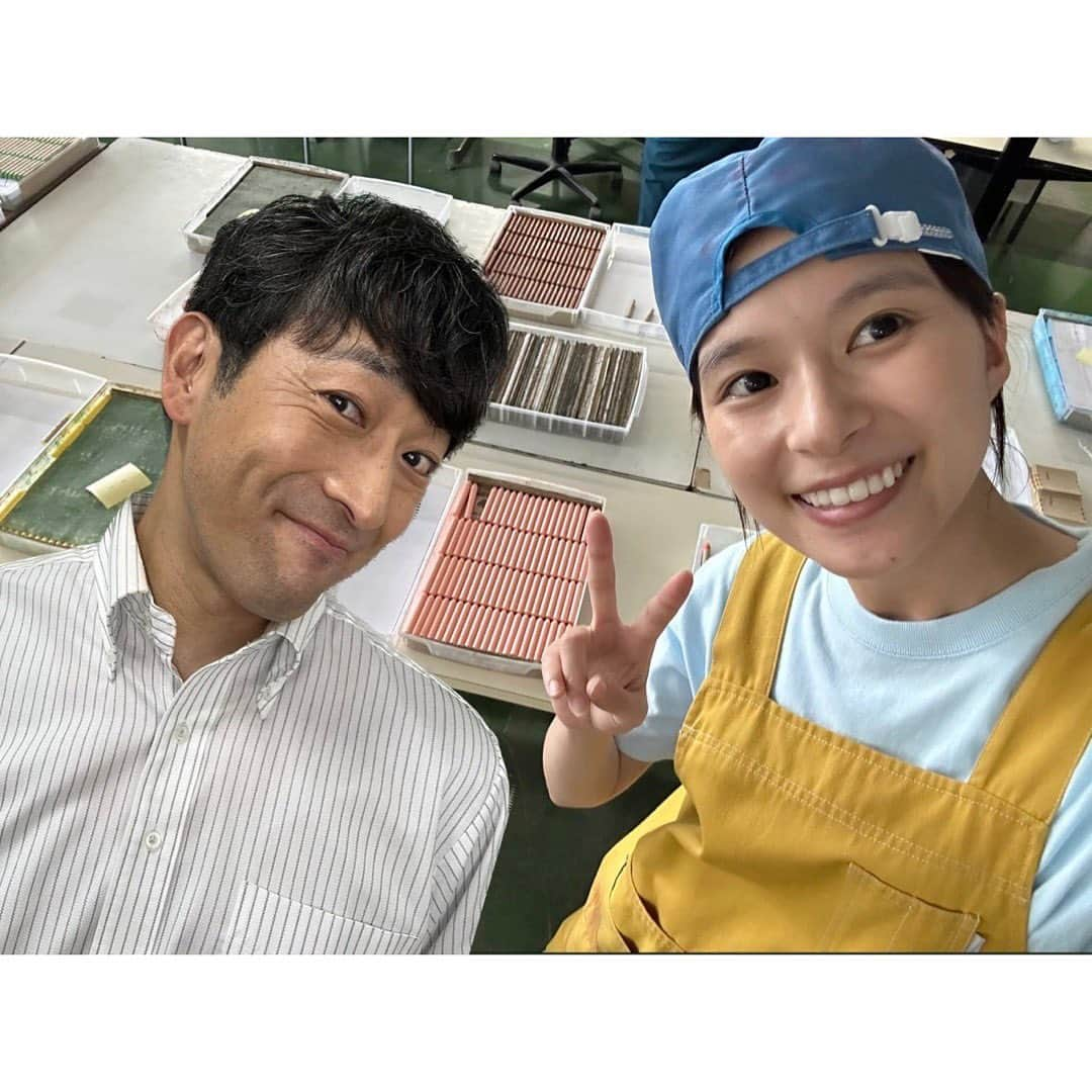 芳根京子さんのインスタグラム写真 - (芳根京子Instagram)「だぁさんと同じシーンがなくてすれ違う事も出来なくて寂しかったからお一人の写真もらって一緒にいたかのように合成しました。笑  作品的には3作品目でした！ 一緒に真犯人を追った事もあれば 一緒にビール会社で働いた事もありました。うおー。  そんなだぁさんとは飲み友達なのです🍺(先輩なのは重々承知ですがちゃんと承諾済み。笑)」9月4日 8時57分 - yoshinekyoko