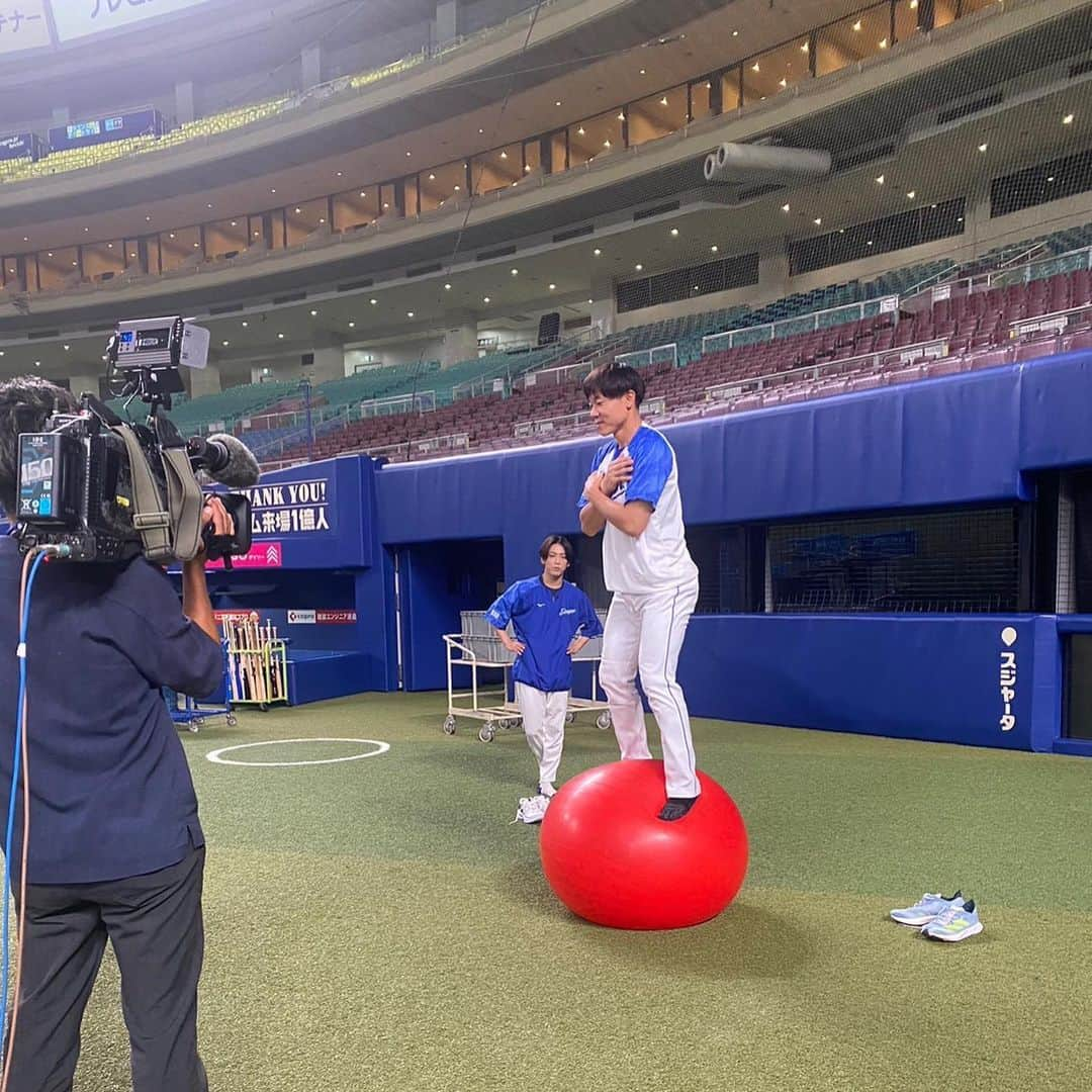 日本テレビ「Going!Sports&News」さんのインスタグラム写真 - (日本テレビ「Going!Sports&News」Instagram)「◼️#亀プロ ◼️  ━━━━━━⚡━━━━━━ 　　　　　#亀梨和也 #レジェンドプロジェクト 第二弾 ━━━━━━⚡━━━━━━  亀梨キャスターと同い年！ 先週2000本安打達成の #大島洋平 選手を取材⚾️ 『ケガをしない身体づくりと準備』がポイント☝️ 〇〇を鍛えて感覚を研ぎ澄ます…？ 亀梨もトレーニングを体験‼️  #Going #ゴーイング #亀梨和也 #中日 #中日ドラゴンズ #大島洋平  #プロ野球 #スポーツニュース #上田晋也 #赤星憲広 #大町玲央 #忽滑谷こころ #畑下由佳」9月4日 0時19分 - going_ntv