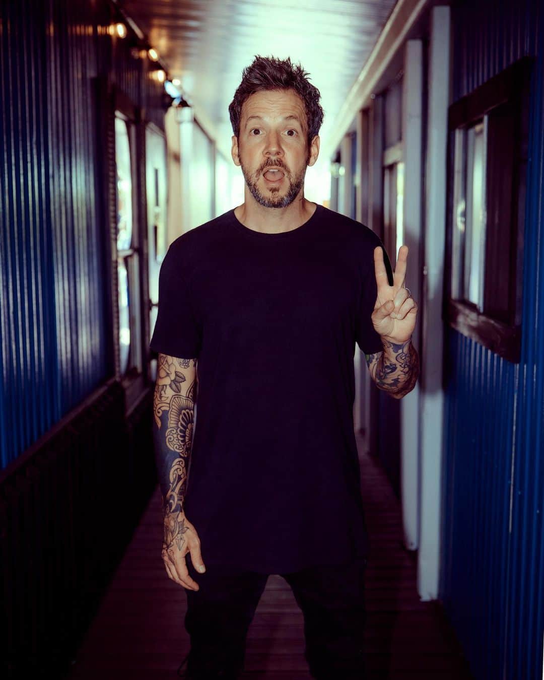 ピエール・ブーヴィエのインスタグラム：「Last day of the “Let the bad times roll” tour with @offspring @simpleplan @sum41 .  It has been an absolute honor and pleasure to be part of this kick ass lineup.  Thank you to everyone on the tour.  Bands and crew.  You all kicked ass and I love you.  I hope we can do this again some day.  📸 @skylerbarberio」