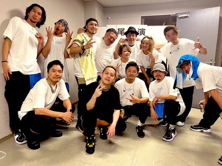 鈴木渉のインスタグラム：「翔太くんの地元、八尾での公演でした。  生まれ育った場所での初の凱旋、大きな背中を見せてくれて、連れてきてくれてありがとう！  感謝を込めて。  #清水翔太 #八尾プリズムホール」