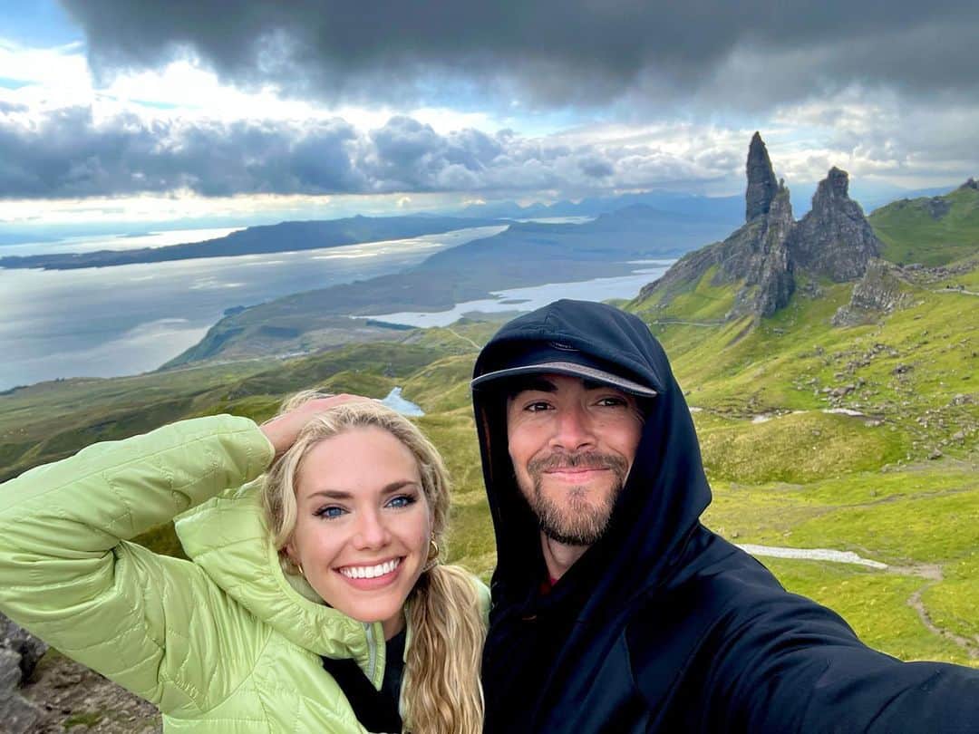 マッケンジー・モージーのインスタグラム：「homesick for here since we met 💙」