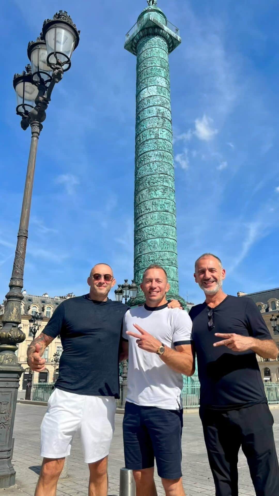 ジョルジュ・サンピエールのインスタグラム：「Avec mes frères d’armes à la colonne Vendôme 👊」