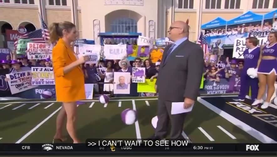 エリン・アンドリューズのインスタグラム：「Boop 🦵🏻 🏈 @chrisfallica @bnkonfox」