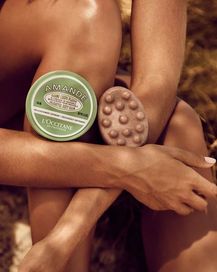 ロクシタンのインスタグラム：「Enjoying the last glow of summer with our almond skin staples. Link in bio to shop.」