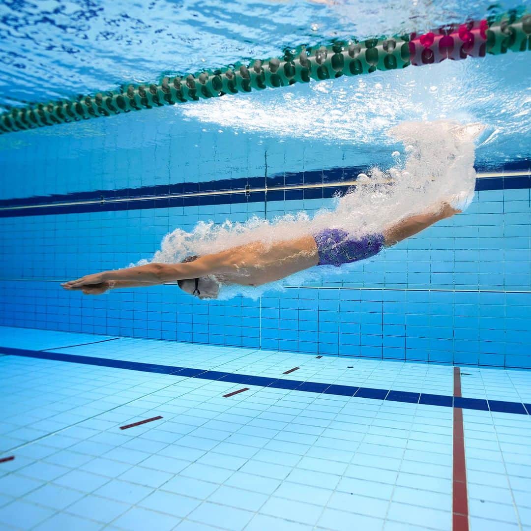スピードのインスタグラム：「Home is where the pool is! 💙  #Speedo」