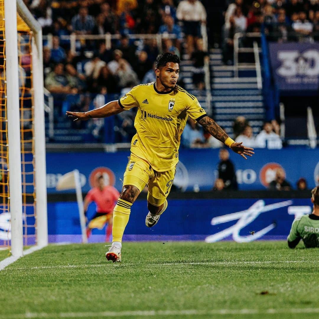 クチョ・エルナンデスのインスタグラム：「Away win ☑️  ⚽️⚽️⚽️🎯  Let's keep going.」