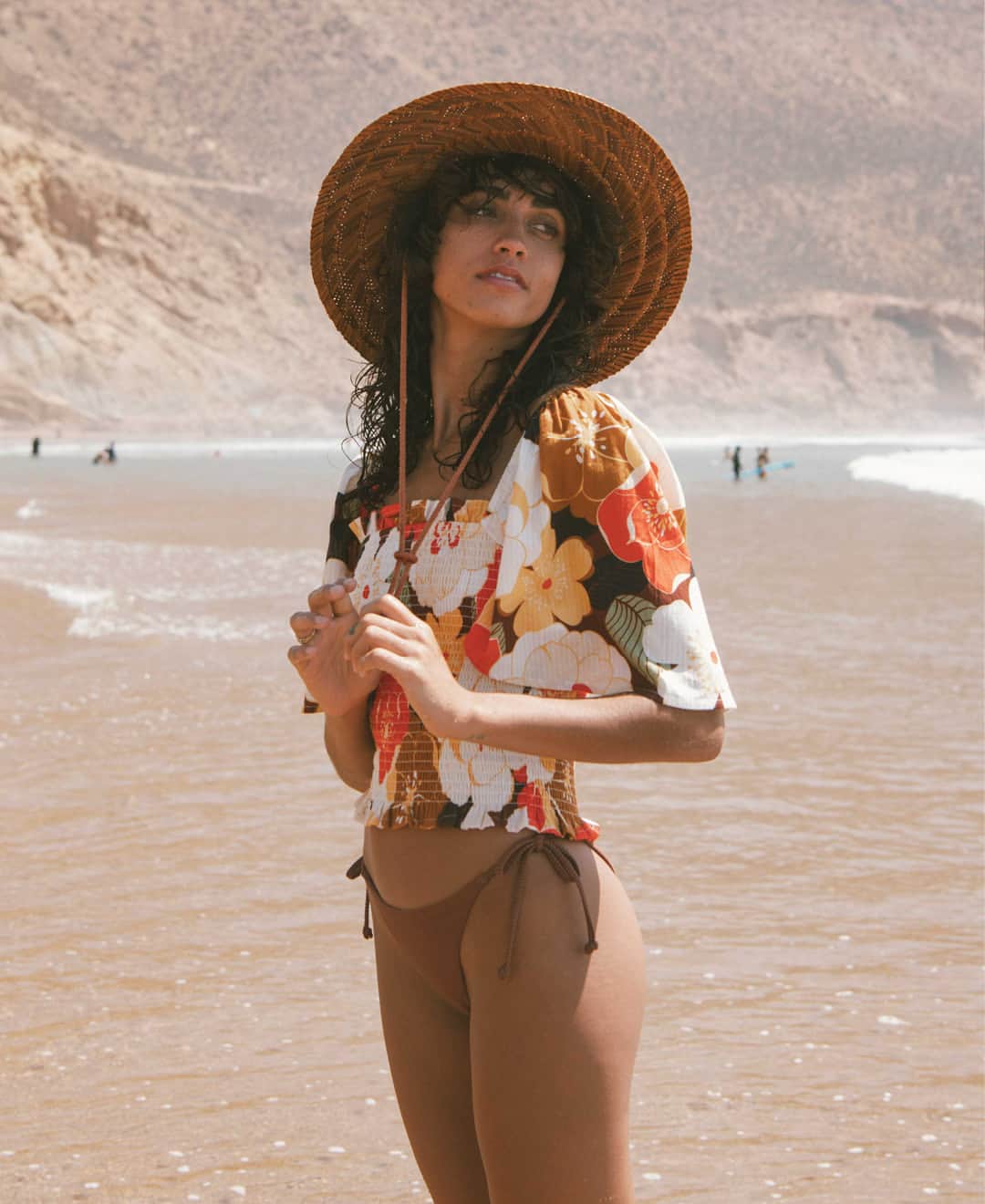 BILLABONG WOMENSのインスタグラム：「Where the moon shines brighter & fire warms our soul, the salt is that much sweeter.」
