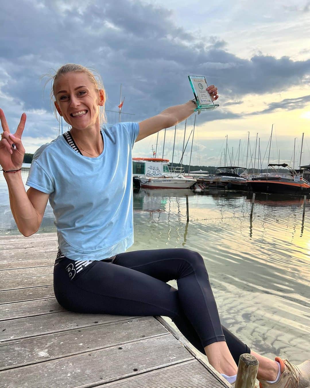 Patrycja WYCISZKIEWICZのインスタグラム：「Finito! Startem na @memorial_ludwichowskiego kończę sezon 2023. Pierwszy od 2 lat. Było dużo strachu, niepewności i zwątpienia, ale i łez - tych radości też! Dziękuję wszystkim, którzy we mnie wierzyli i nie zwątpili przez ten czas rekonwalescencji! Teraz chwila oddechu i kierunek Paryż! ♥️ Trenerze @jacekkostrzeba coś czuję, że będzie to ciekawy czas! #roadtoparis #timetorest #vacay #run #grateful」