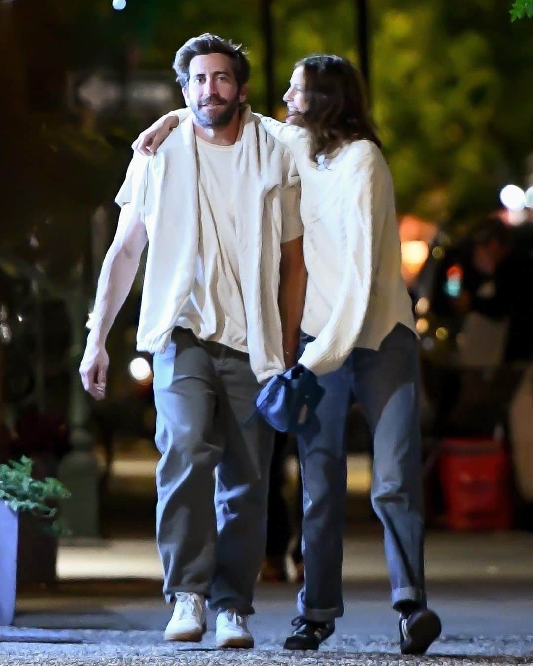 Just Jaredさんのインスタグラム写真 - (Just JaredInstagram)「Jake Gyllenhaal and girlfriend Jeanne Cadieu looked happy and in love as they step out for dinner in NYC. Check out the full gallery on JustJared.com! #JakeGyllenhaal #JeanneCadieu Photos: Backgrid」9月4日 1時13分 - justjared