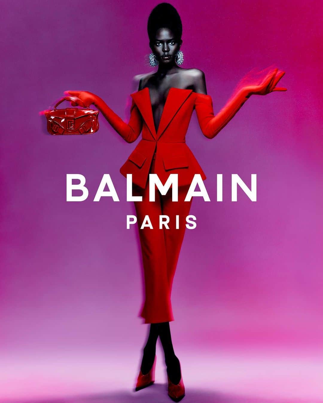 バルマンのインスタグラム：「BALMAIN FALL/WINTER 2023 The power is yours. Let yourself be transported by the powerful, pop images of @rafaelpavarotti_ for the Balmain Fall-Winter 2023. This season, legacy, craft, and audacity become one in a study of fierce femininity. #BALMAINFW23   Creative Director: @olivier_rousteing Photography: @rafaelpavarotti_ @artandcommerce Stylist: @stockdale.charlotte @katielyall Hair: @eugenesouleiman Makeup: @chiaolihsu @clmagency Casting: @bitton @establishmentny Model: @duop_nyaduola Set Designer: @Ibbynjoya @newschoolrepresents Executive Production: @nowopentv Production: @ragidholakiaproductions」