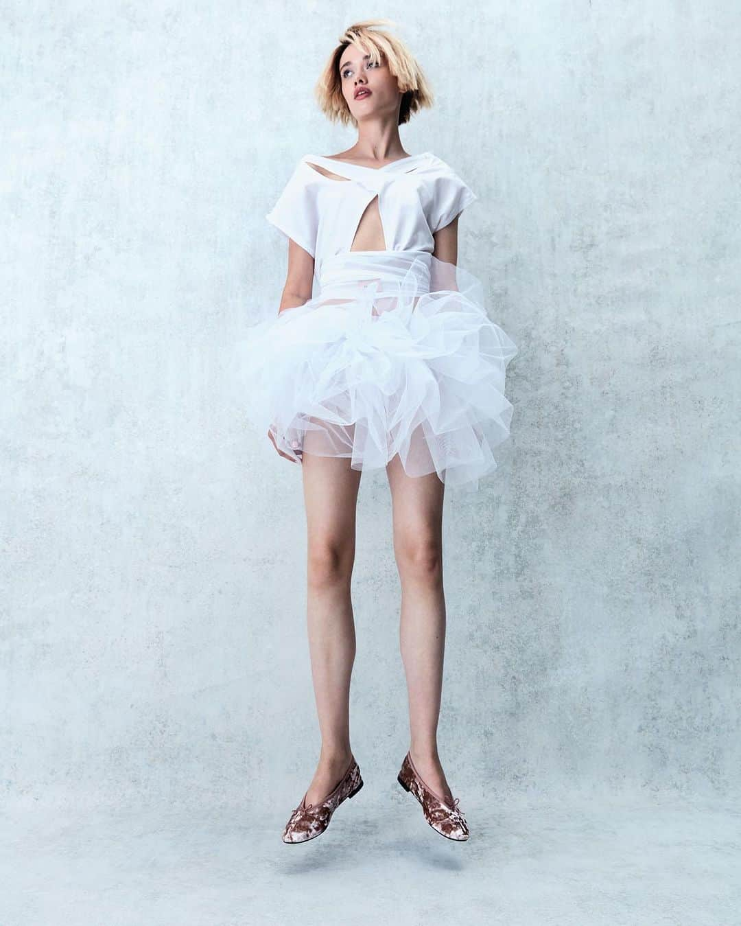 Repettoさんのインスタグラム写真 - (RepettoInstagram)「A promise of lightness.  The Lilouh Ballerinas.  #repettofw23 #fw23」9月4日 1時42分 - repettoparis