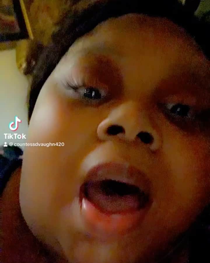 のインスタグラム：「Just singing around the house god is good」