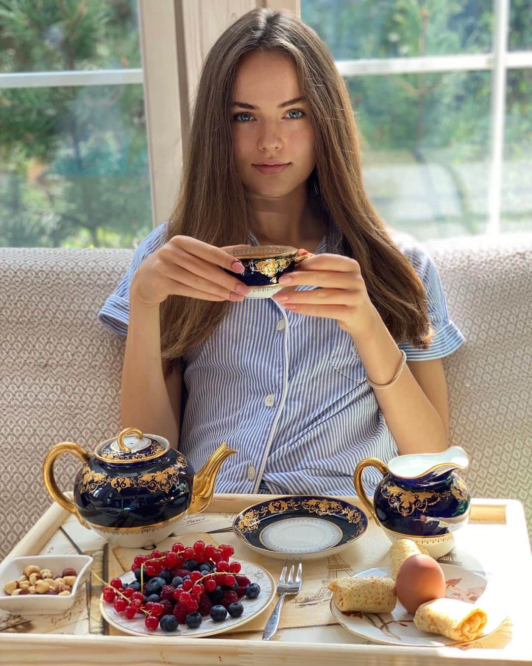 クリスティーナ・ピメノヴァのインスタグラム：「Bon appetit 😋 🍓🫐」