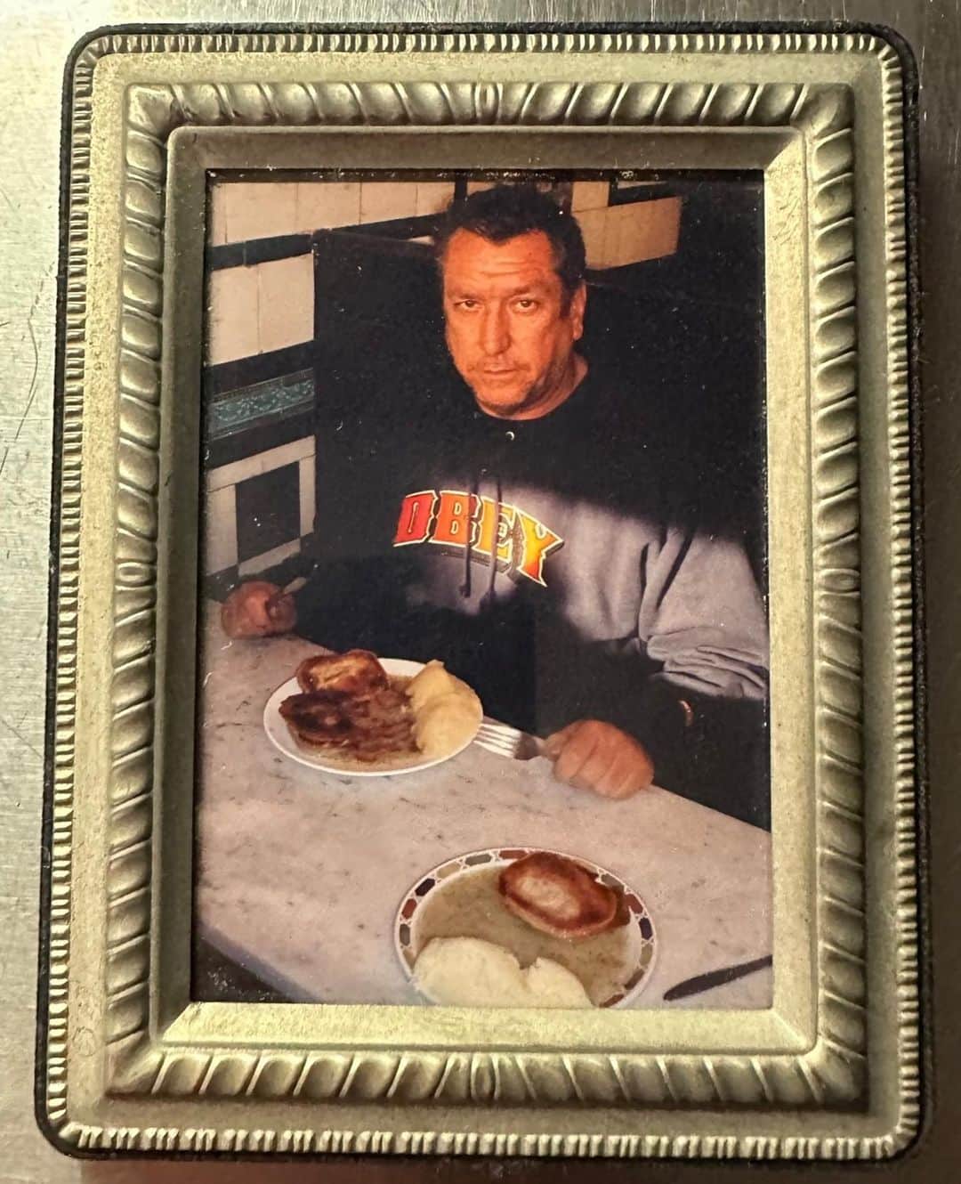 Shepard Faireyのインスタグラム：「Here's a picture featuring my friend, @jonesysjukebox, savoring a plate of "pie and mash" somewhere in London, as he told me. Today is his birthday, and I want to extend my warmest wishes to him! The compelling blend of energy, rebellion, and creativity embodied by The Sex Pistols transformed my life in ways I'll forever cherish. My camaraderie with Steve Jones, the talented guitarist of the Pistols, spans two decades. Here's to Jonesy – cheers, mate!⁠ –Shepard」