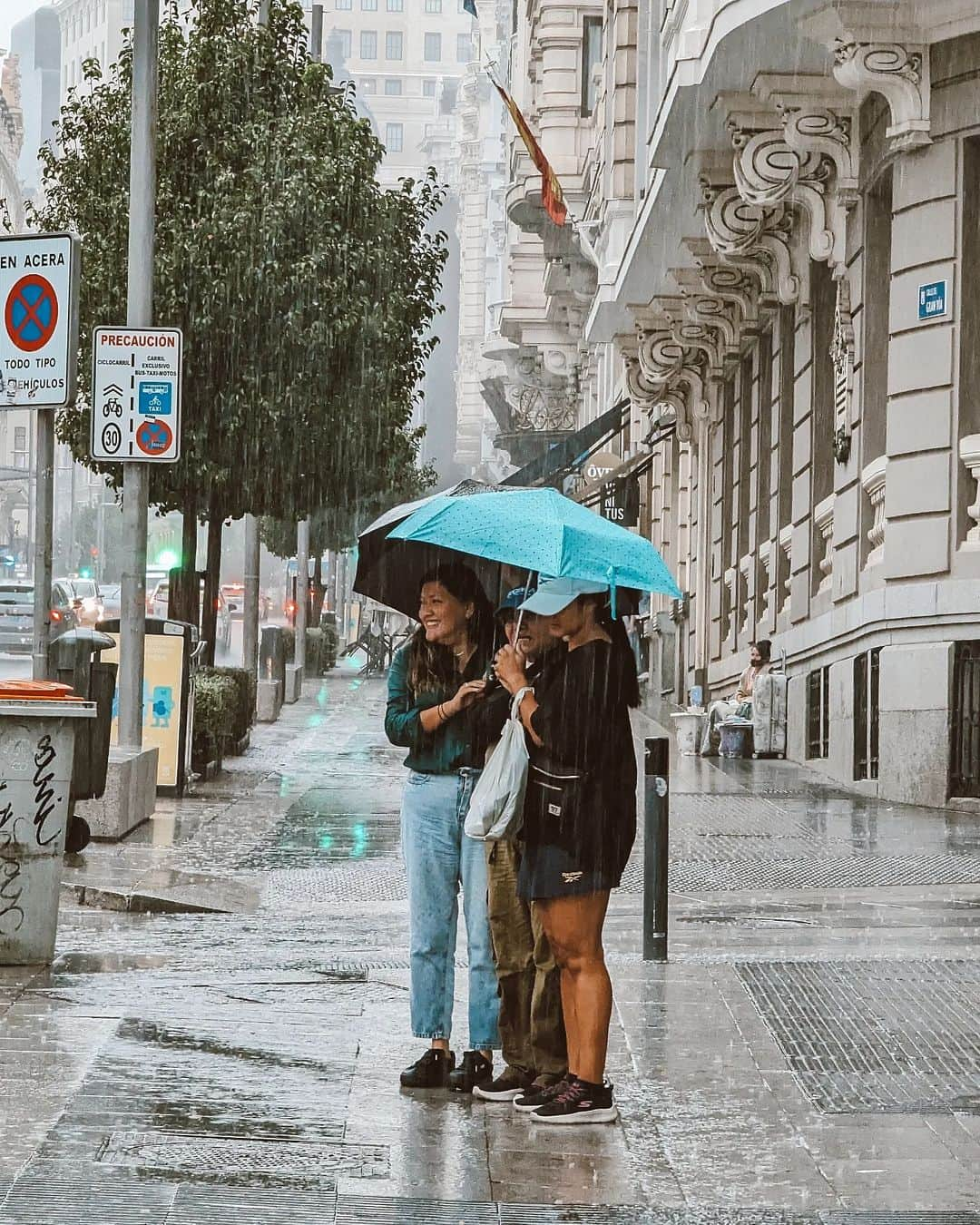 Guido Gutiérrez Ruizさんのインスタグラム写真 - (Guido Gutiérrez RuizInstagram)「Un poco de lluvia por Madrid ☔ A bit of rain in #Madrid #Guigurui」9月4日 2時13分 - guigurui