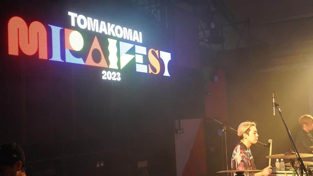 flumpoolさんのインスタグラム写真 - (flumpoolInstagram)「. ⁡ #TOMAKOMAIMIRAIFEST2023 ありがとうございました!!! ⁡ 【SET LIST】 2023.9.3.sun ⁡ 1 星に願いを 2 two of us 3 花になれ 4 夜は眠れるかい？ 5 ヒアソビ 6 君に届け EN labo ⁡ ・・・・・・ 来週は9月10日 SAMRISE Festival 🙋‍♂️ また皆さんライブでお逢いしましょう💫 ⁡ ⁡ 📸photo by manager ⁡ ⁡ ⁡ 🎸𝙛𝙡𝙪𝙢𝙥𝙤𝙤𝙡 𝙎𝙐𝘽𝙎𝘾𝙍𝙄𝙋𝙏𝙄𝙊𝙉  http://A-Sketch-Inc.lnk.to/flumpool ⁡ ⁡ 🎤𝙀𝙑𝙀𝙉𝙏 9月10日（日）SAMRISE Festival 10月15日（日）めざましテレビ30周年フェス in 札幌 ⁡ ⁡ 🎤𝙊𝙉𝙀 𝙈𝘼𝙉 𝙇𝙄𝙑𝙀 10月1日（日）LINE CUBE SHIBUYA 10月6日（金）日本武道館 ⁡ ⁡ ⁡ #flumpool #フランプール #山村隆太 #阪井一生 #尼川元気 #小倉誠司 #フェスコワイ #フェス怖 ⁡ #苫小牧フェス #MIRAIFEST #TOMAKOMAIMIRAIFEST2023 ⁡ #マネージャーカメラ」9月4日 8時00分 - flumpoolofficial