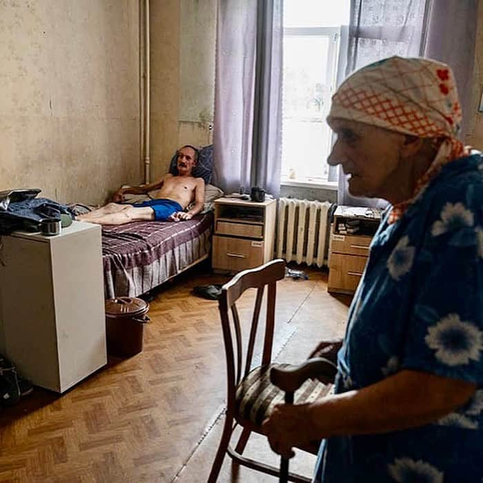 アマンダ・デ・カディネットさんのインスタグラム写真 - (アマンダ・デ・カディネットInstagram)「Repost from @lynseyaddario • Summer scenes in Ukraine. On assignment for the @nytimes 18 months into Russia’s full-scale invasion of Ukraine. With @frontliner @nikonusa #nytimes」9月4日 2時45分 - amandadecadenet