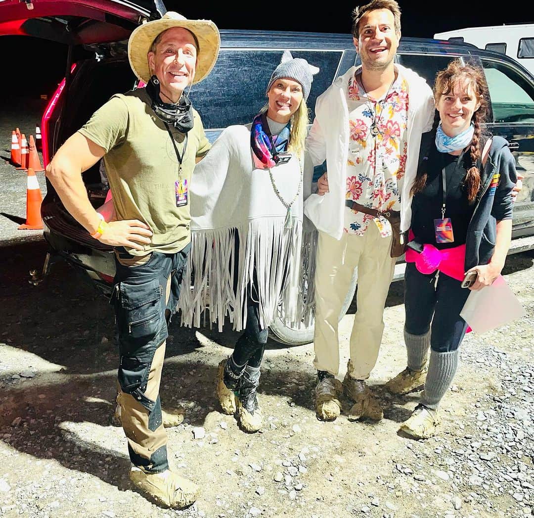 デイヴ・アスプリーのインスタグラム：「Escaped from burning man late last night!  Got together with three friends and started walking through the muck at 9 PM. Took until about midnight, but we made it to the gate.  This is our celebration photo taken under harsh emergency lighting from the rangers manning the entrance. Anyone who can get to the entrance is free to leave. We saw a few dozen vehicles make it, and a dozen mired hopelessly in slime.  A friend of a friend picked us up and we slept in the back of an open RV, finding a ride to Reno now. Grateful for the kindness of strangers.  #burningman2023 #escapefromburningman」