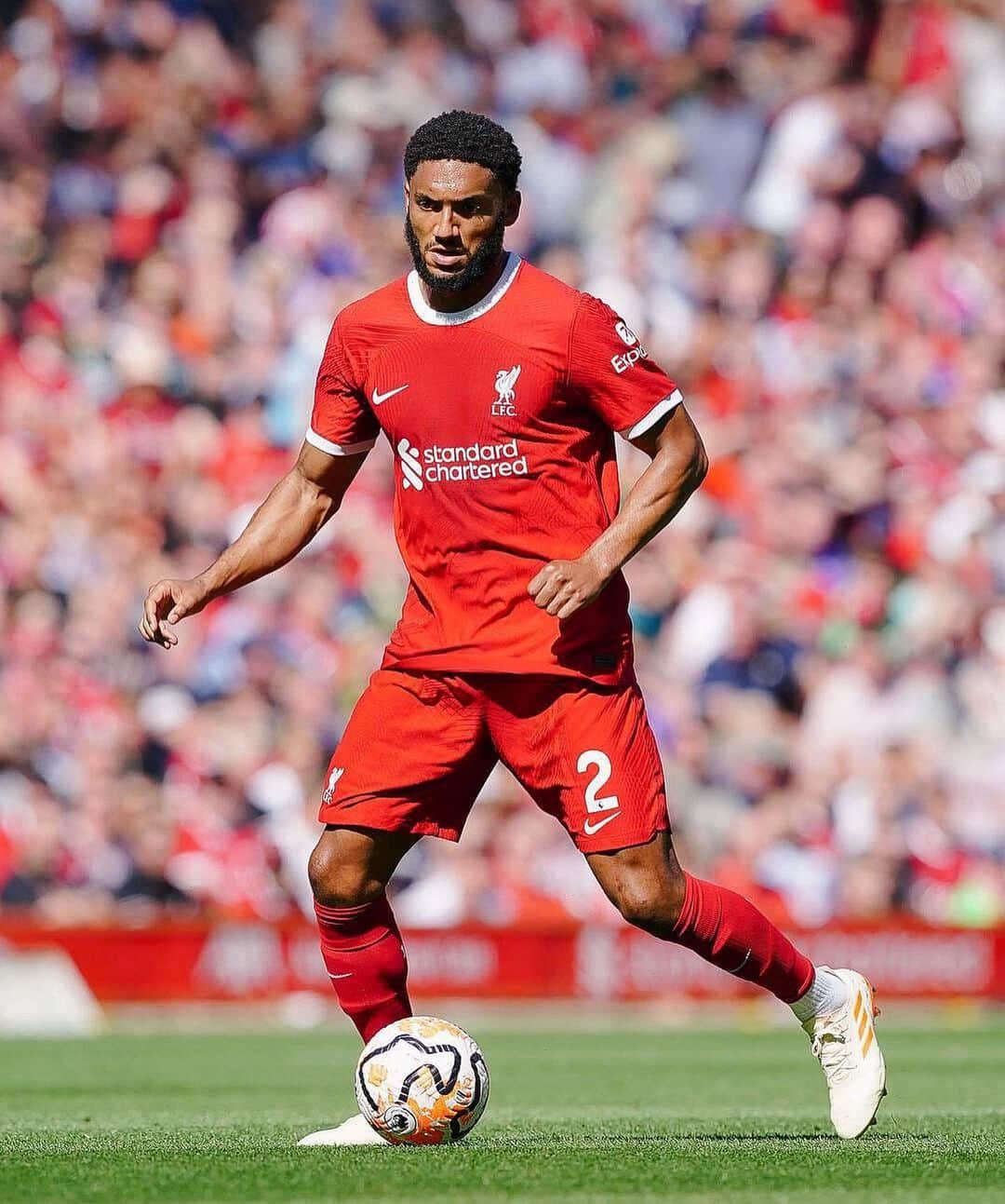 ジョー・ゴメスのインスタグラム：「Anfield in the sun ☀️🙌🏼」