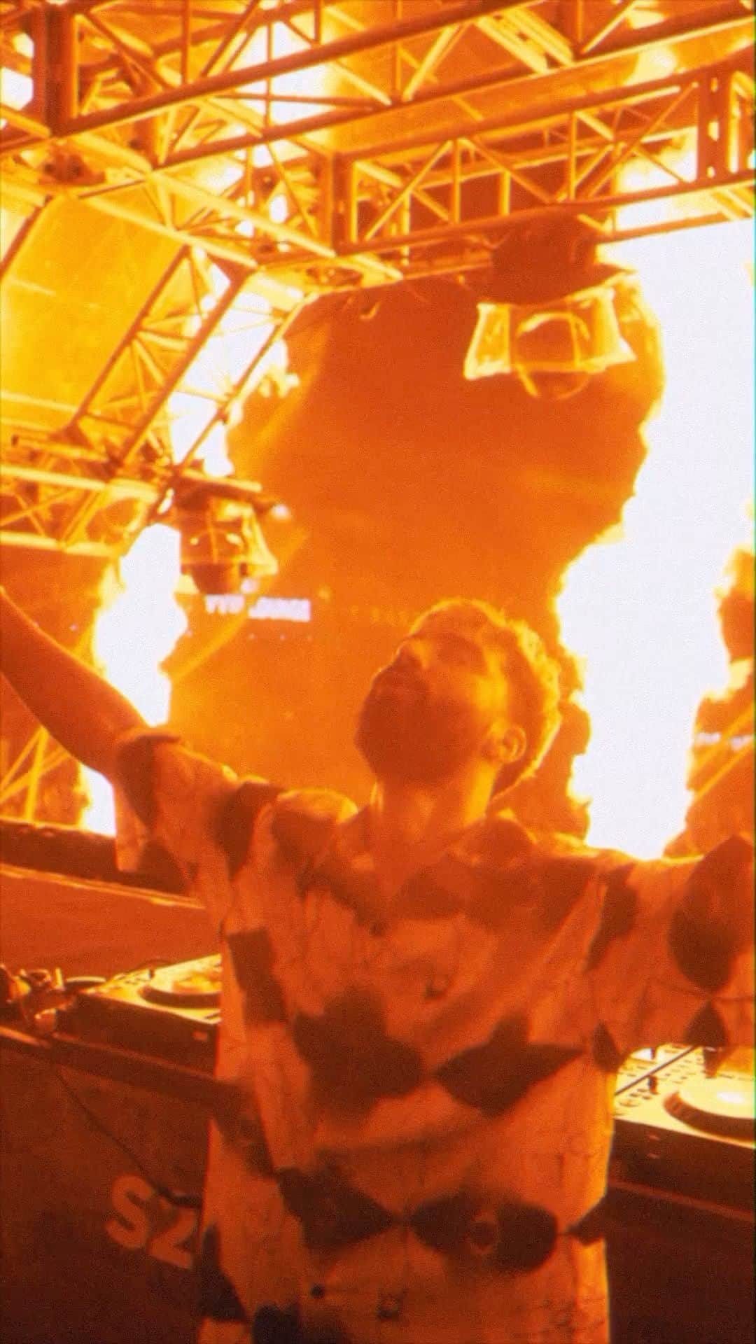 Spinnin' Recordsのインスタグラム：「We can't get enough of this incredible banger, so we've got another fire remix for you 🔥 @r3hab, @marnikofficial, @vinaiofficial - Rock My Body (with @inna & @dj_sash_official) [Marnik & VINAI Remix] is OUT NOW.」