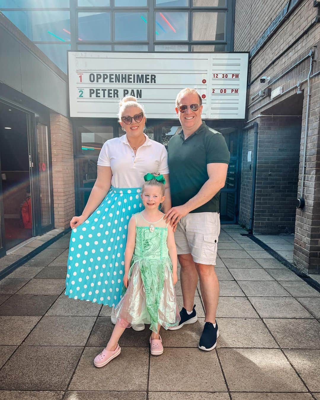 ルイーズ・ペントランドのインスタグラム：「Guess the Disneybound! 🧚🏻✨ We saw our local cinema was showing loads of the oldie but goldie Disney films to celebrate #Disney100 and obviously jumped at the chance for a slice of Disney magic on home soil!   We went with a bunch of Pearlie’s gorgeous friends (and their parents obv 🥰) and had the most lovely nostalgic afternoon.  It’s funny because I’ve seen Peter Pan loads of times but when I watched it on the big screen, I saw so many things I hadn’t noticed before!!  Times have definitely changed in terms of world views from when the film was made to now, but I think it still holds so much joy, magic and charm.   Particularly liked the scenes of London and the mermaid lagoon 🧜🏻‍♀️✨  There are more films being shown on Sundays, up and down the country. This was at @northamptonfilmhouse but I’ve seen them listed with @cineworld too!  Hard question now- What would be your dream #disney film to watch on the big screen? Xxx」