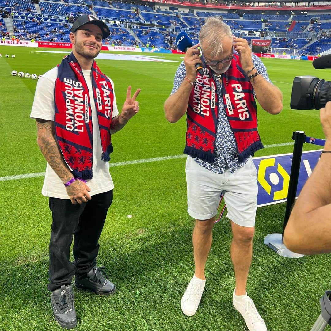 オーレリアン・ジローのインスタグラム：「Allez l’ol ❤️ merci a @ol @fraymedia」