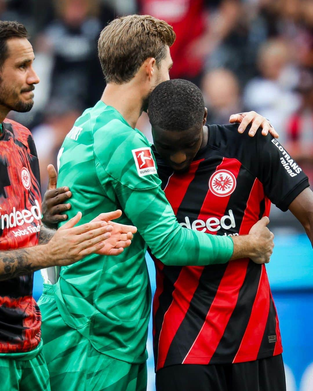 ケヴィン・トラップさんのインスタグラム写真 - (ケヴィン・トラップInstagram)「Proud of my team! 🦅 Thanks to our supporters for that crazy support till the end!!!   #SGE #Eintracht #Frankfurt」9月4日 3時34分 - kevintrapp