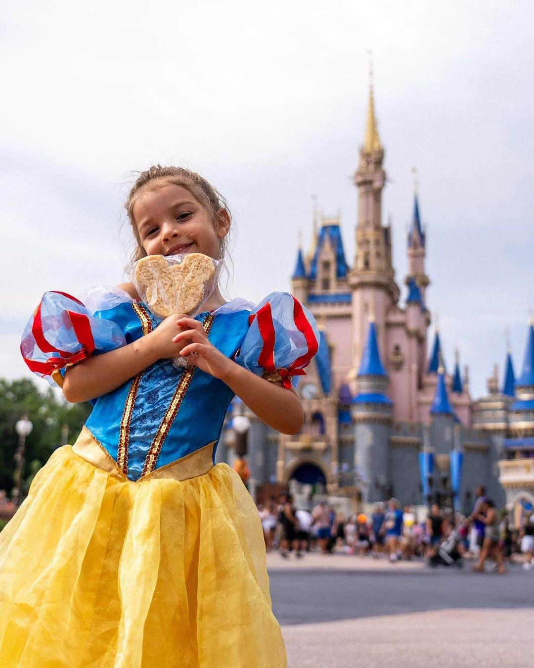 Chay Suedeさんのインスタグラム写真 - (Chay SuedeInstagram)「A gente já tá com saudade.   @disneyworld.brasil   💘」9月4日 9時28分 - chay