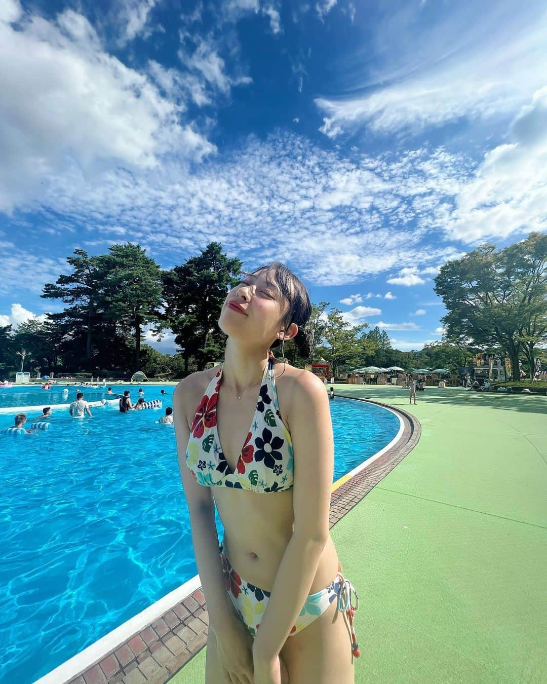 宮島小百合のインスタグラム：「もう9月うううう🥹🏖️  #夏#プール#水着 #お団子#お団子ヘア #海 #かかかぶぶぶききき#アイドル#新宿#歌舞伎町」