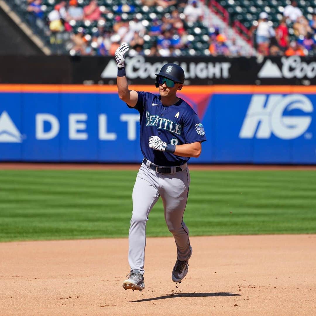 シアトル・マリナーズのインスタグラム：「🚨DINGERS🚨」