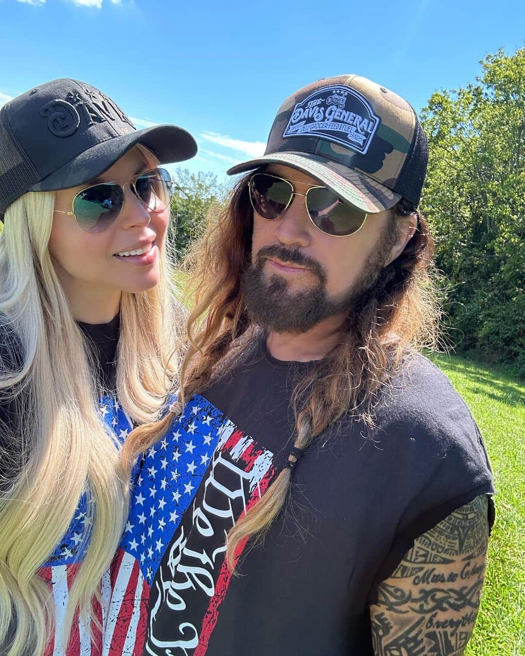 ビリー・レイ・サイラスさんのインスタグラム写真 - (ビリー・レイ・サイラスInstagram)「Happy Labor Day! ❤️🇺🇸❤️」9月4日 4時23分 - billyraycyrus