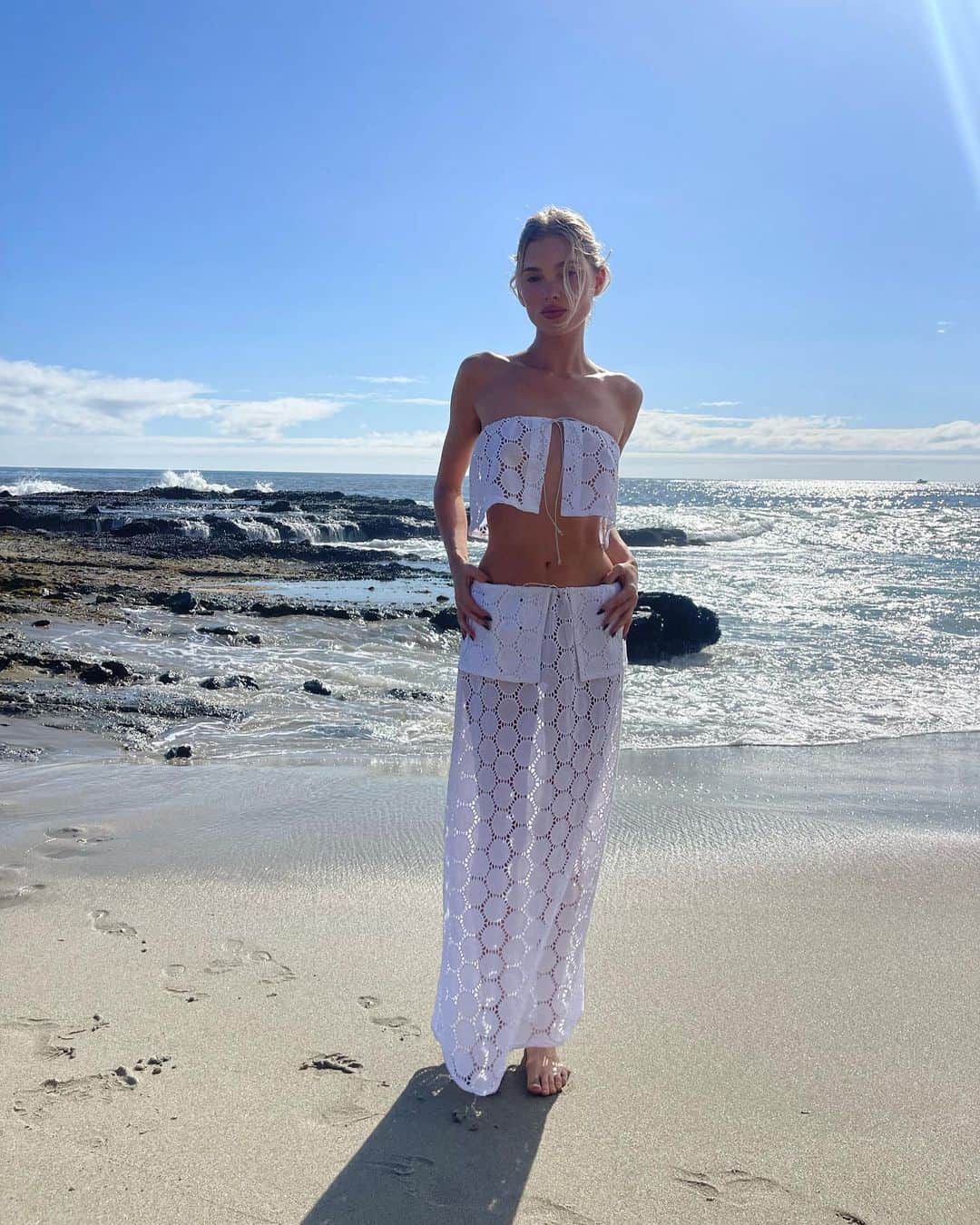 エルザ・ホスクのインスタグラム：「🕊️🤍」