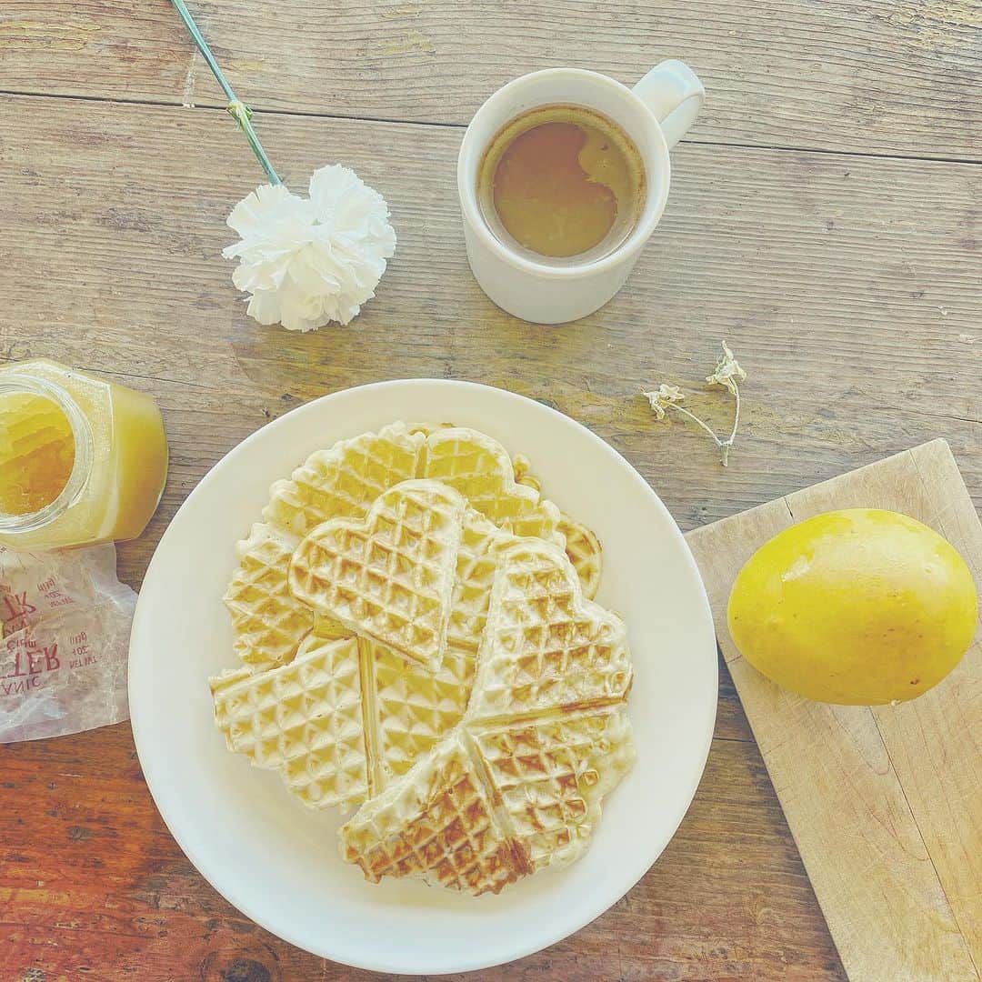 山崎美弥子のインスタグラム：「Homemade Organic Waffles  ホームメイドオーガニックワッフル  by @hin4.y」