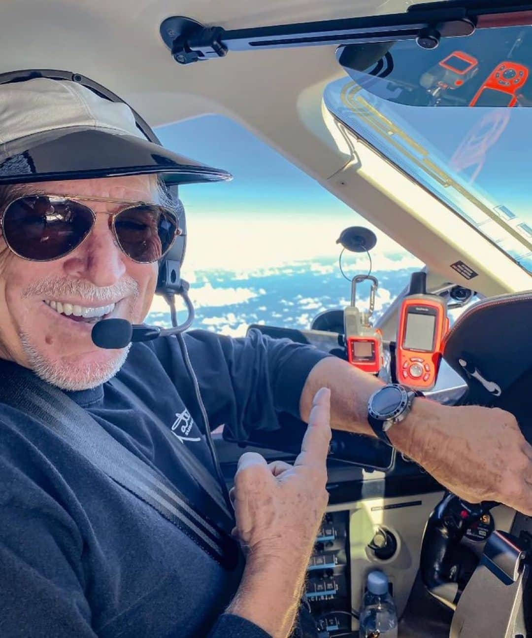 スコット・ケリーさんのインスタグラム写真 - (スコット・ケリーInstagram)「Saddened by the loss of Jimmy Buffett, fellow aviator and strong supporter of both NASA and the US Navy. His generosity and joy he brought to his fans will be surely missed but his legacy will live on in his music and philanthropy. Fair winds and following seas.」9月4日 4時34分 - stationcdrkelly