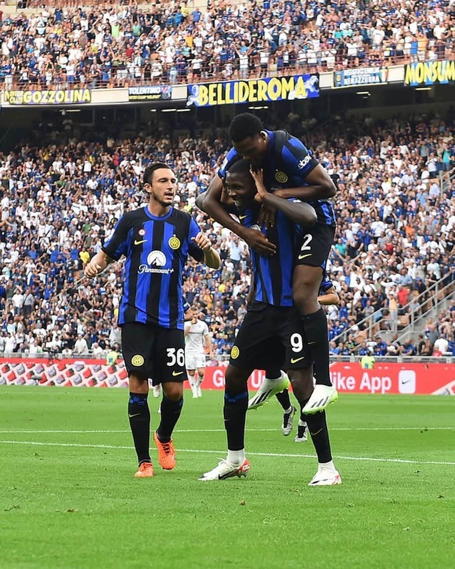 マッテオ・ダルミアンのインスタグラム：「Concludere il weekend in bellezza. 3/3 🖤💙  #inter #forzainter #interfiorentina #seriea」
