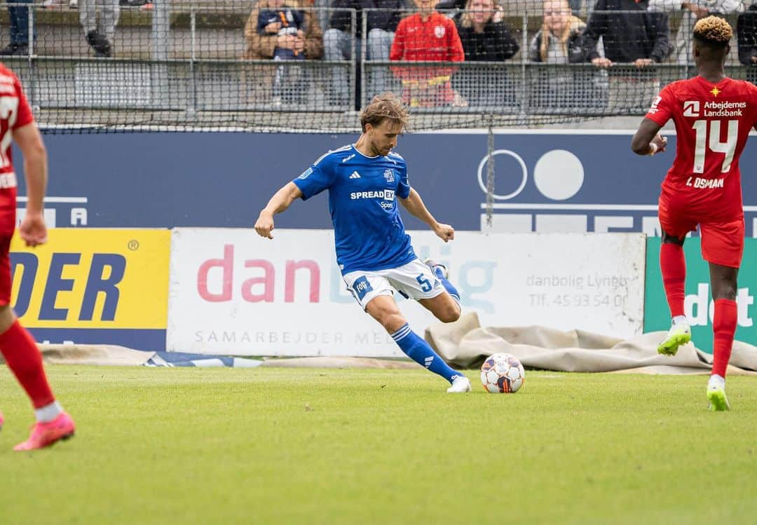 マルク・ムニエッサさんのインスタグラム写真 - (マルク・ムニエッサInstagram)「Debut at home in front of our fans, thanks for your warm welcome💙🙌🏼 Disappointed to don’t get the 3 points but happy to see the way this team competes, onto the next one💪🏼⚽️ @lyngbyboldklub」9月4日 4時43分 - muniesa