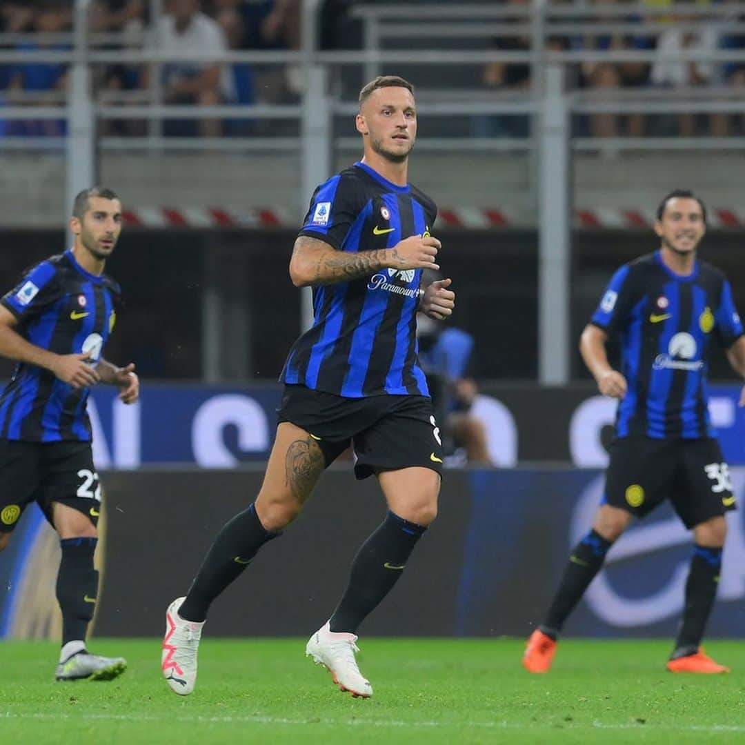 マルコ・アルナウトヴィッチのインスタグラム：「🖤💙 FORZA @inter !!!」