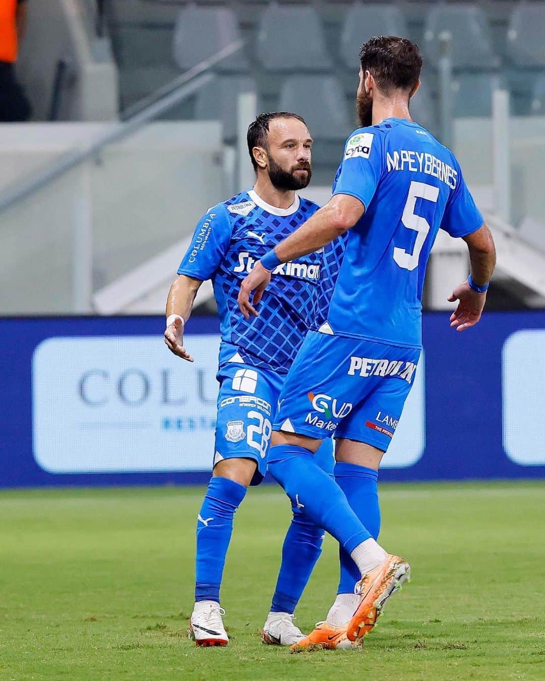 マテュー・ヴァルブエナさんのインスタグラム写真 - (マテュー・ヴァルブエナInstagram)「Important first win for the team ✔️🔵⚪️ #Freekick #Goal 🎯」9月4日 4時59分 - mv28_officiel