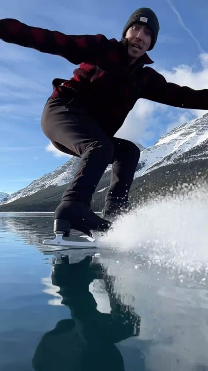 ブライス・シューダックのインスタグラム：「Sliding through the long weekend… Can you believe it’s September already?!   #slide #September #wildice #skating #alberta」