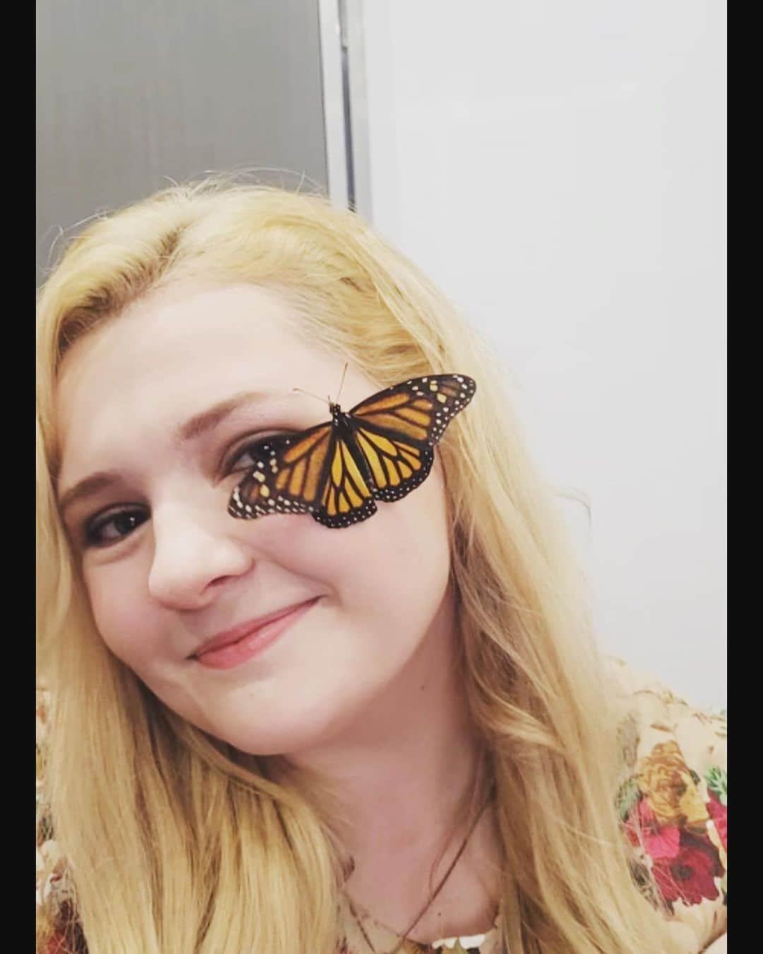 アビゲイル・ブレスリンさんのインスタグラム写真 - (アビゲイル・ブレスリンInstagram)「Made a new friend 🦋」9月4日 5時03分 - abbienormal9