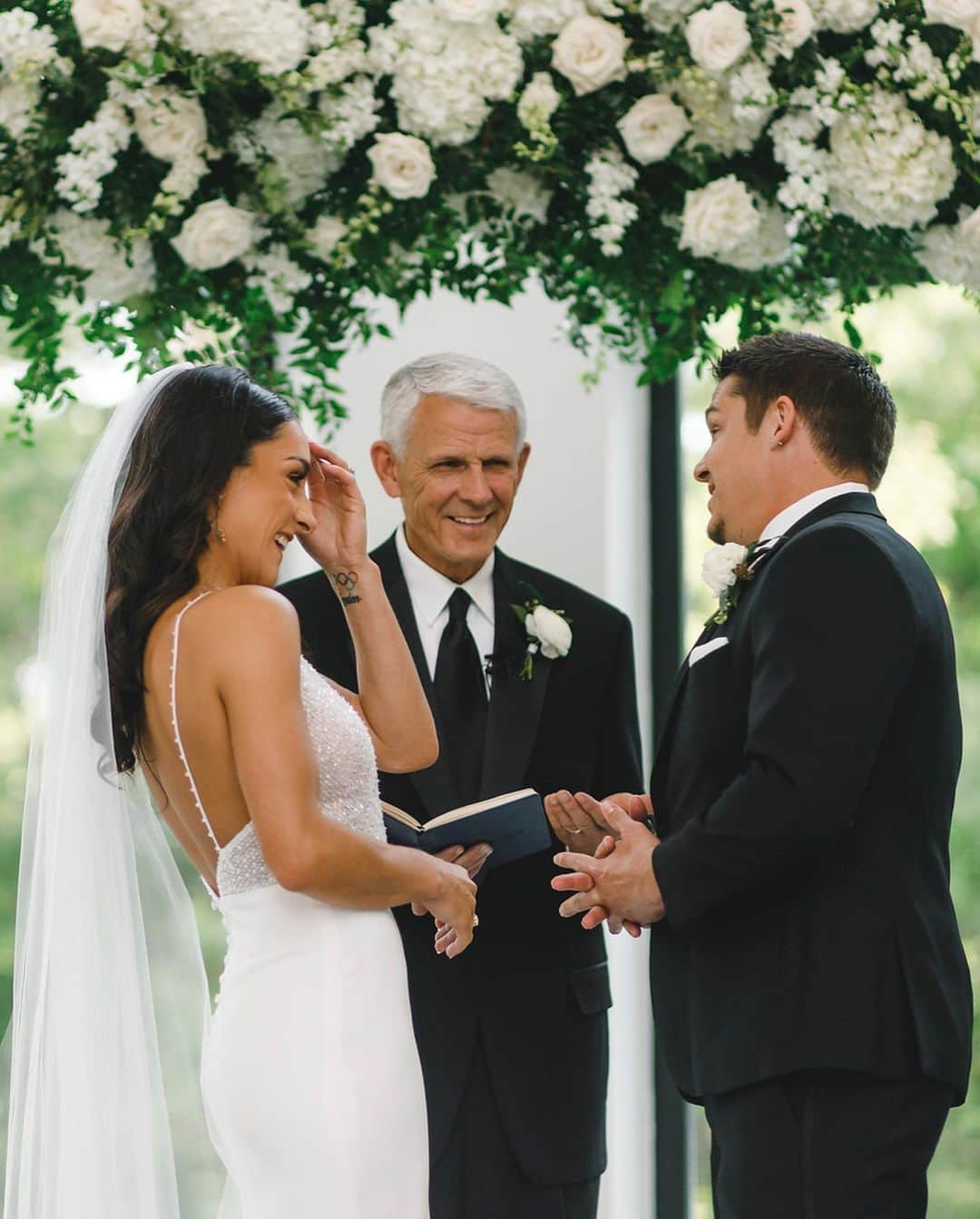 ジョーディン・ウィーバーさんのインスタグラム写真 - (ジョーディン・ウィーバーInstagram)「More of the precious moments from our wedding day captured by @meganburgesphotography 💗」9月4日 5時15分 - jordyn_wieber