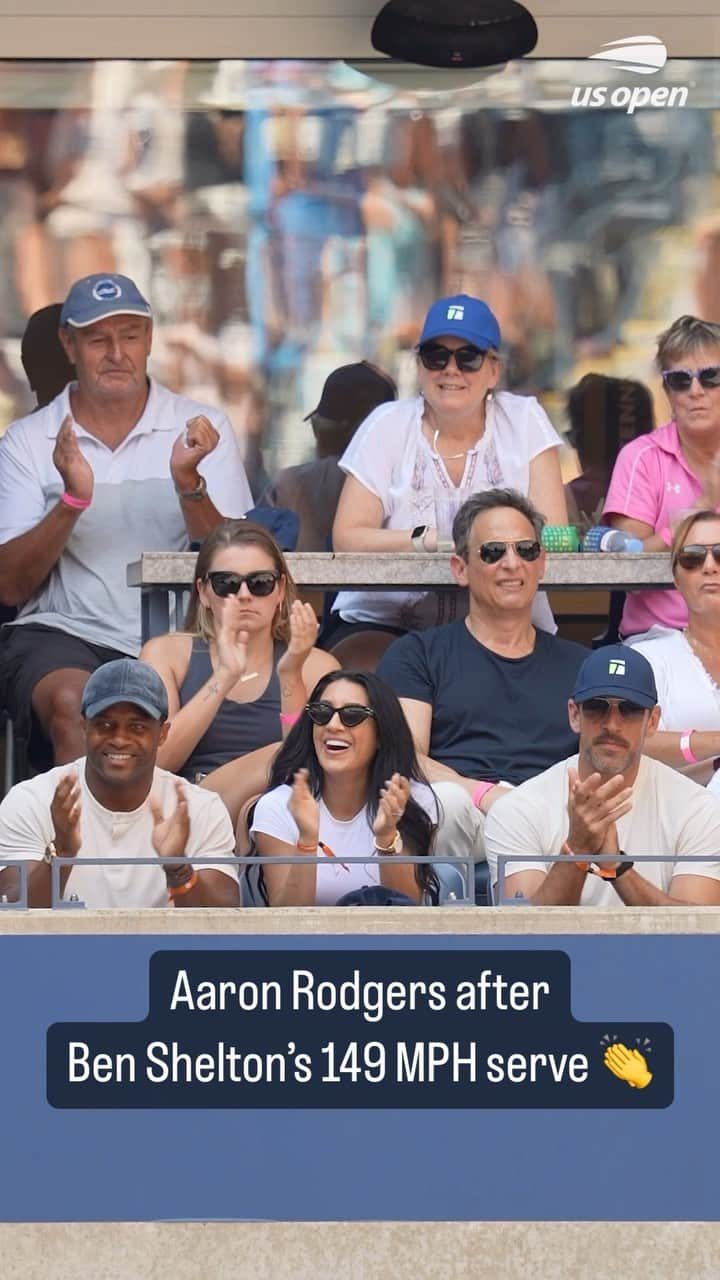 アーロン・ロジャースのインスタグラム：「Aaron Rodgers knows a thing or two about lasers 💥」