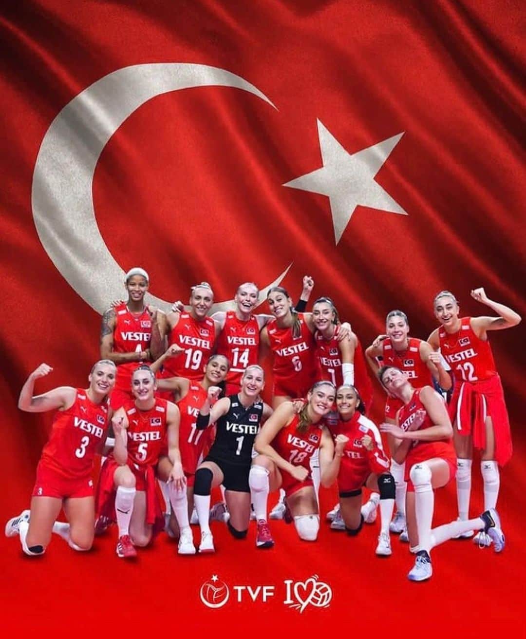 Mine Tugayのインスタグラム：「Cumhuriyetin kızları🇹🇷🇹🇷🇹🇷 👏🏻👏🏻👏🏻👏🏻👏🏻👏🏻👏🏻👏🏻👊🏻♥️」