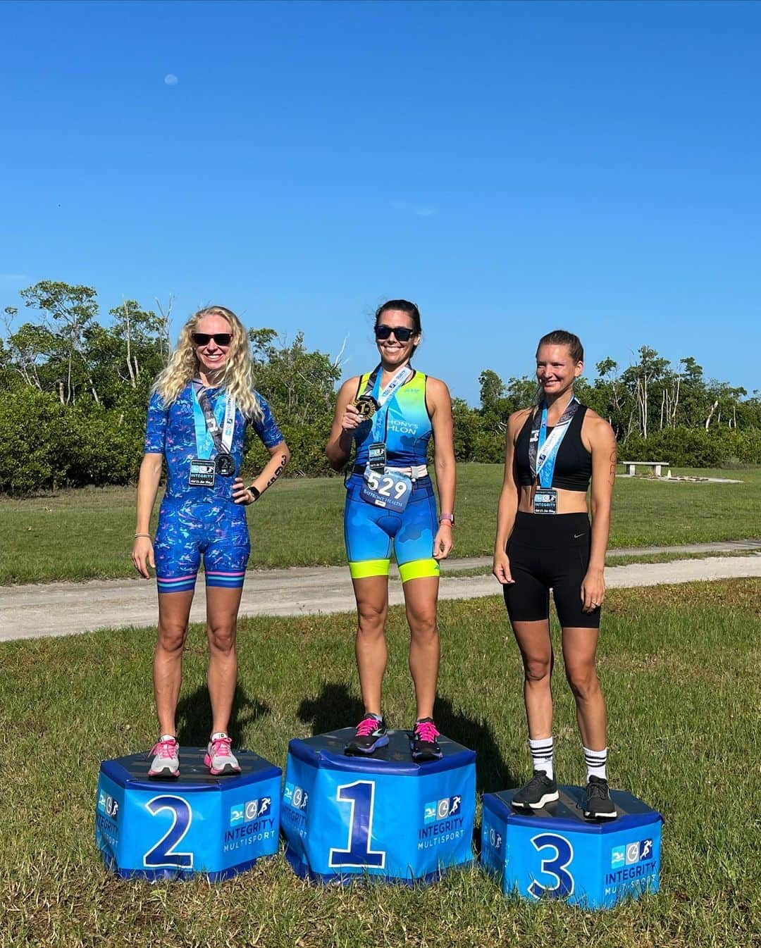 ペイジュ・レイリーさんのインスタグラム写真 - (ペイジュ・レイリーInstagram)「Jenna and I killed it today in the sprint and international distance triathlons🔥   800 meter swim, 20 mile bike, 6.2 mile run  #triathlon #florida #girlathlete」9月4日 6時06分 - paigeraileysailor