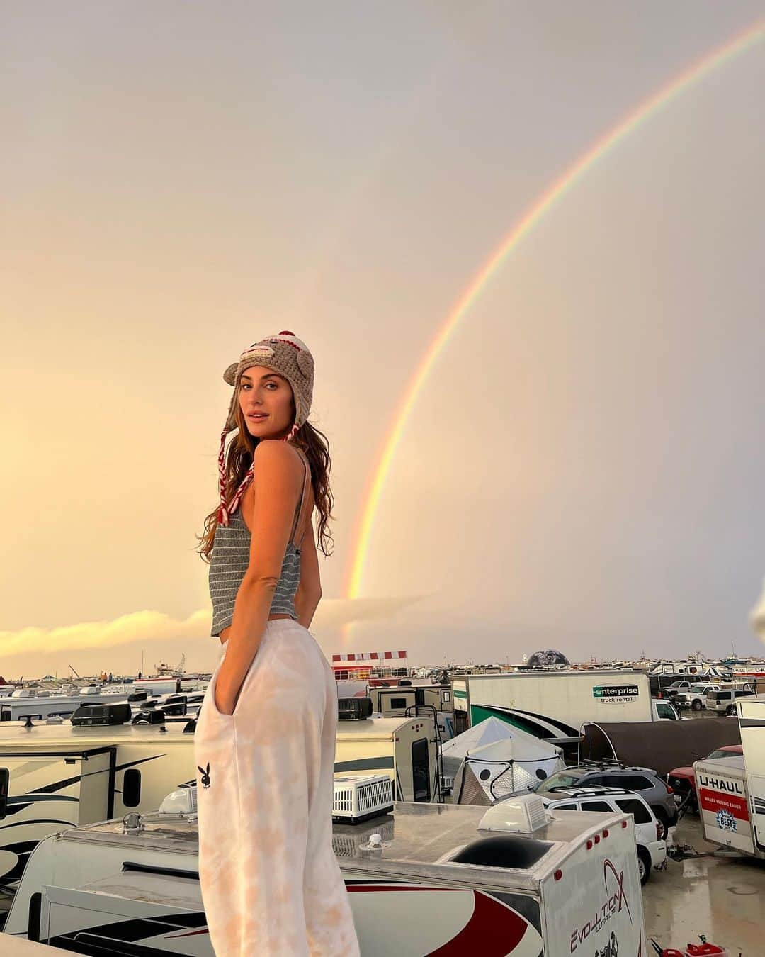 Kaylee Ricciardiさんのインスタグラム写真 - (Kaylee RicciardiInstagram)「This year was so special, probably my favorite out of the past 11. Getting to watch the sunrise from a hot air balloon with some of my favorite people literally brought me to tears. Without rain there’s no rainbows, rain or shine it was a beautiful experience 🌧️☀️🌈❤️‍🔥」9月4日 6時01分 - kayleericciardi